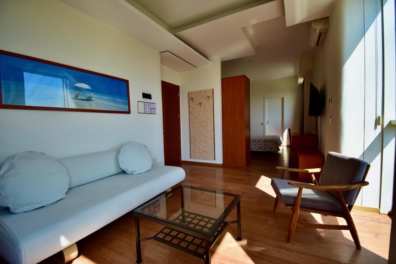 Hotel Astor B&B Lido di Classe Bagian luar foto