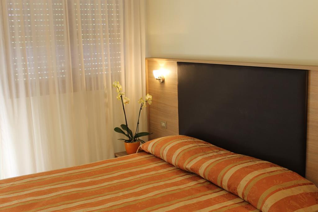Hotel Astor B&B Lido di Classe Ruang foto