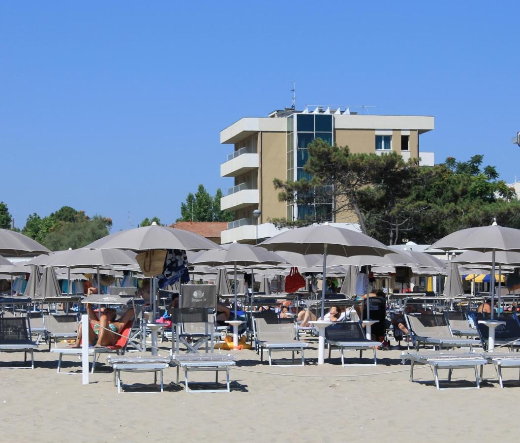 Hotel Astor B&B Lido di Classe Bagian luar foto