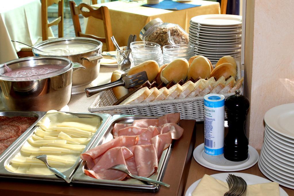 Hotel Astor B&B Lido di Classe Bagian luar foto