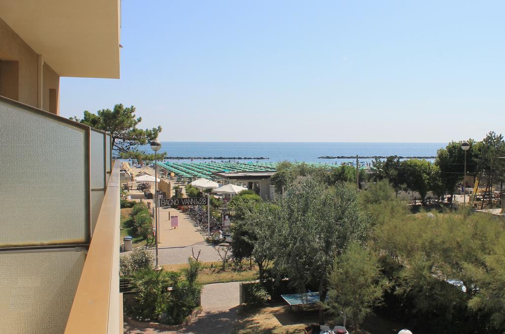 Hotel Astor B&B Lido di Classe Bagian luar foto