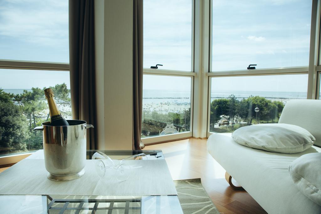 Hotel Astor B&B Lido di Classe Bagian luar foto