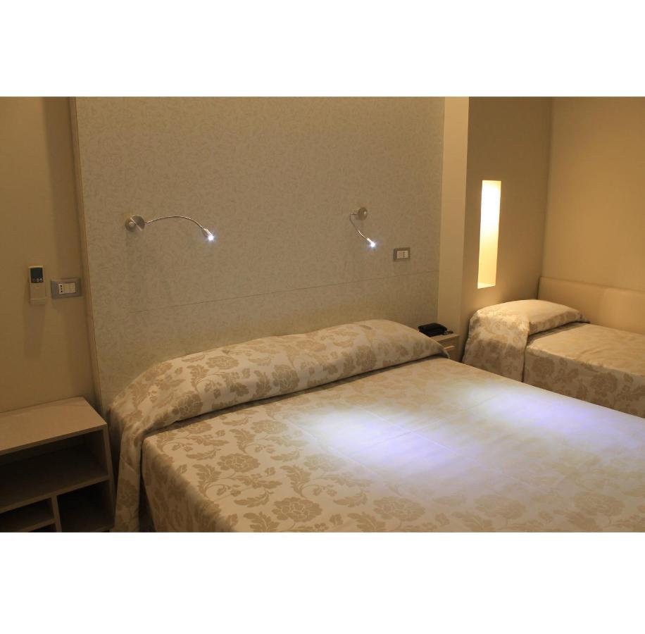 Hotel Astor B&B Lido di Classe Bagian luar foto