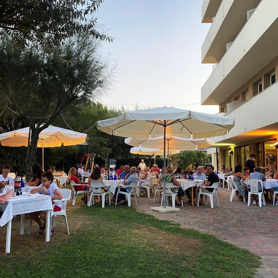 Hotel Astor B&B Lido di Classe Bagian luar foto