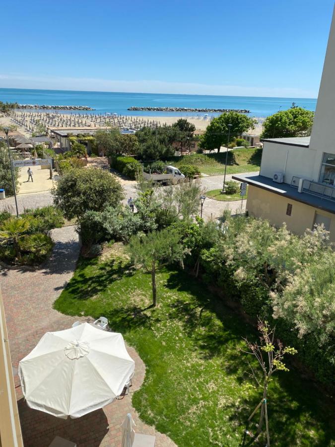 Hotel Astor B&B Lido di Classe Bagian luar foto