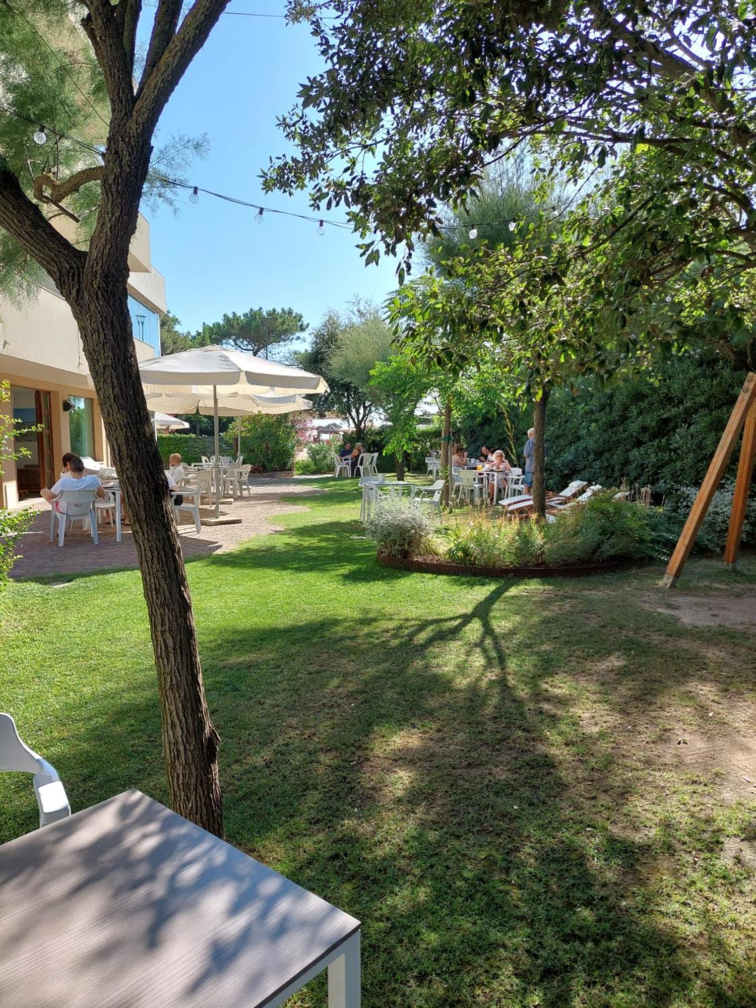 Hotel Astor B&B Lido di Classe Bagian luar foto