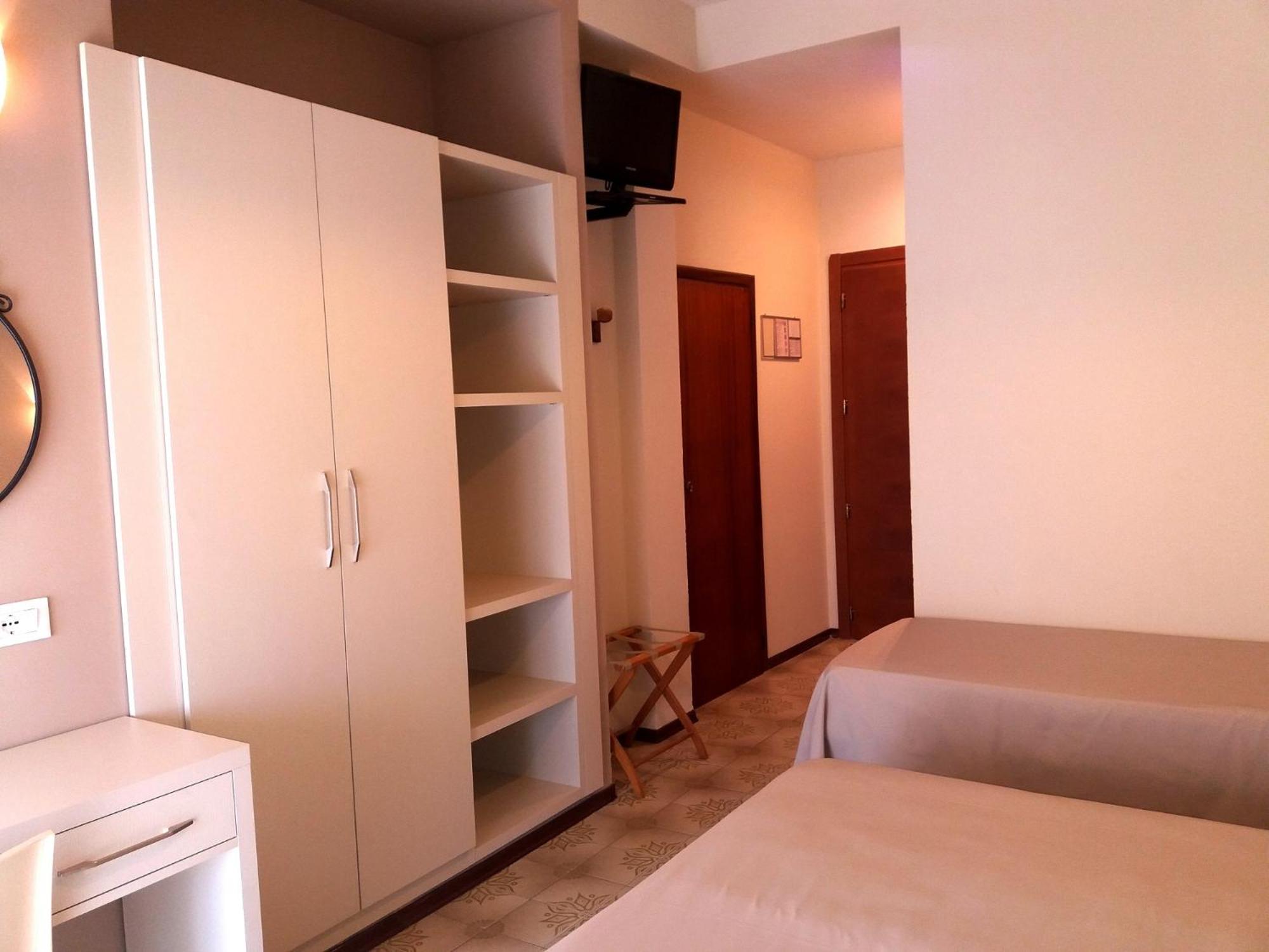 Hotel Astor B&B Lido di Classe Bagian luar foto