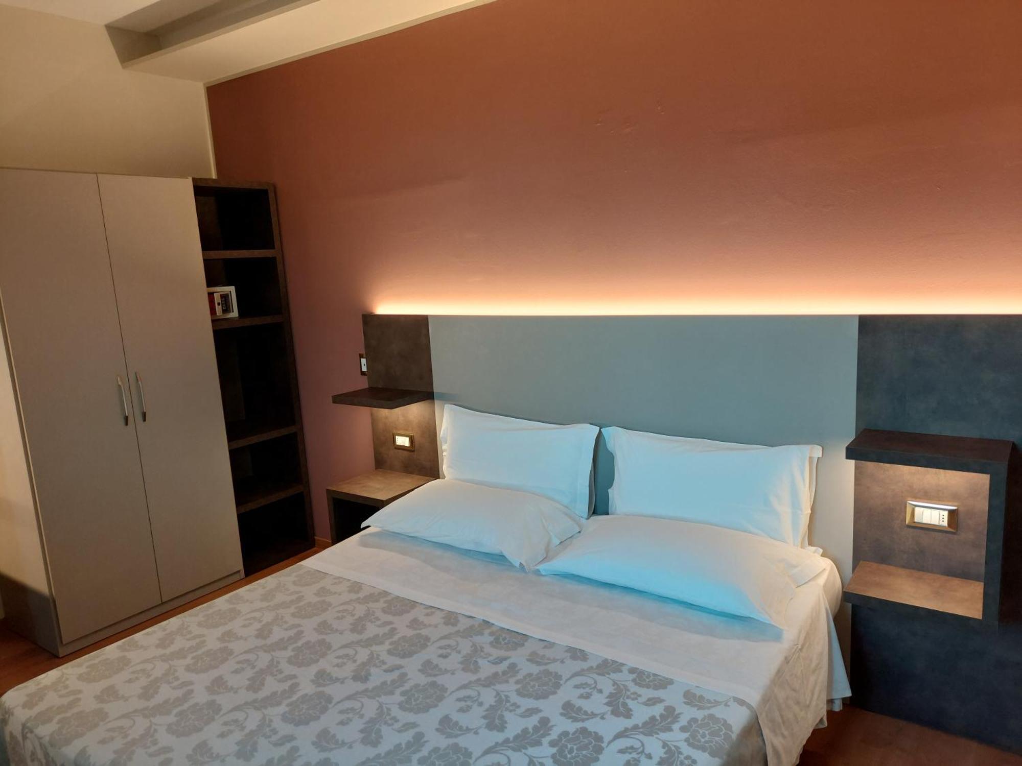 Hotel Astor B&B Lido di Classe Bagian luar foto