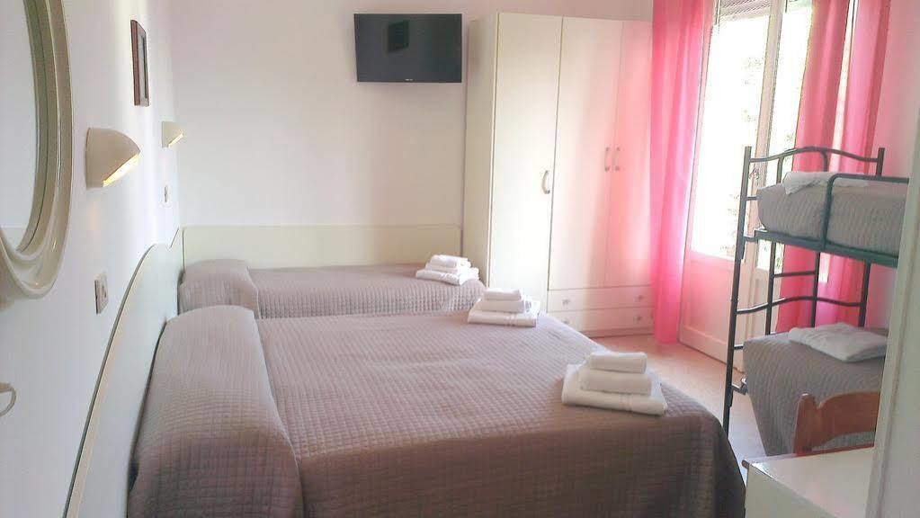 Hotel Astor B&B Lido di Classe Bagian luar foto