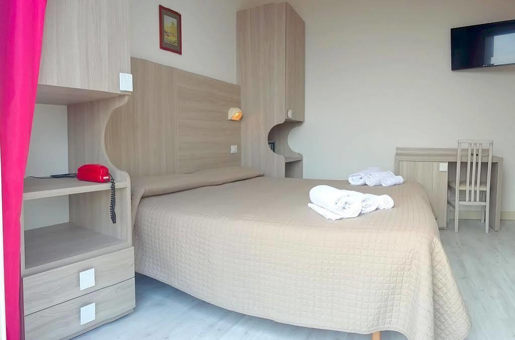 Hotel Astor B&B Lido di Classe Bagian luar foto