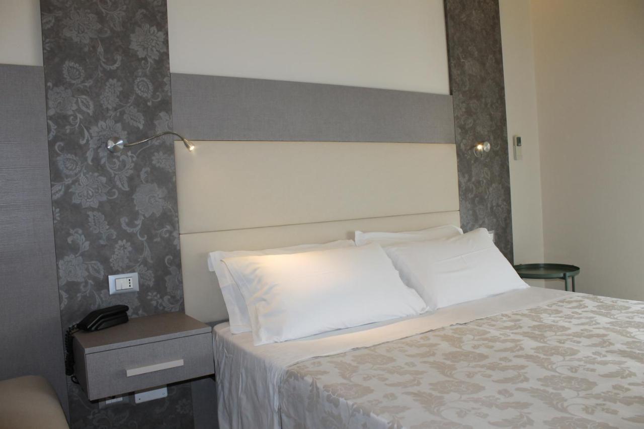 Hotel Astor B&B Lido di Classe Bagian luar foto